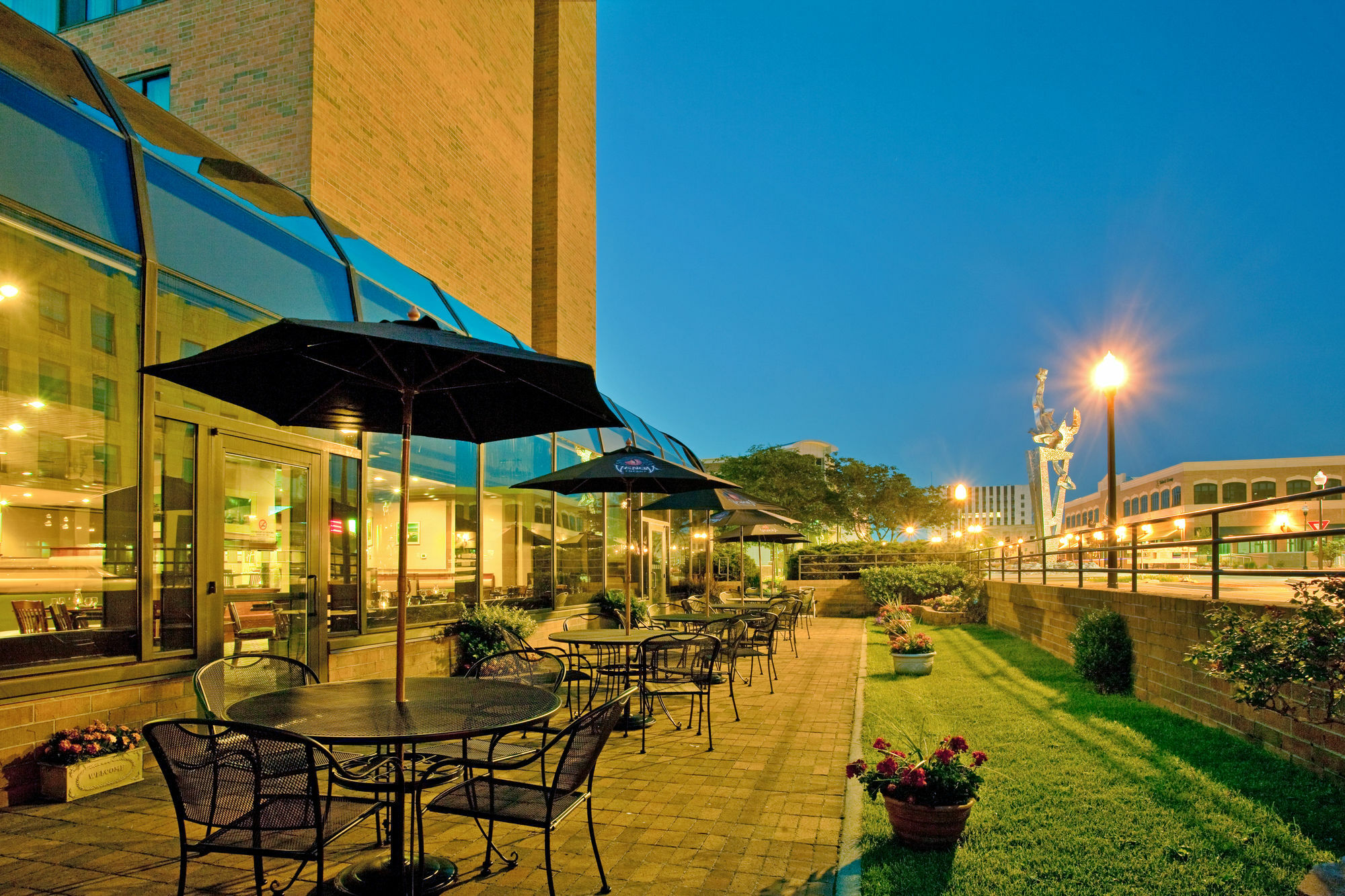 Delta Hotels By Marriott Muskegon Convention Center Exterior foto